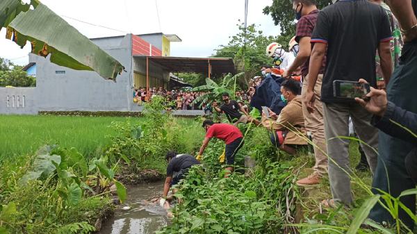 Warga Digemparkan Penemuan Mayat Perempuan Di Tepi Jalan