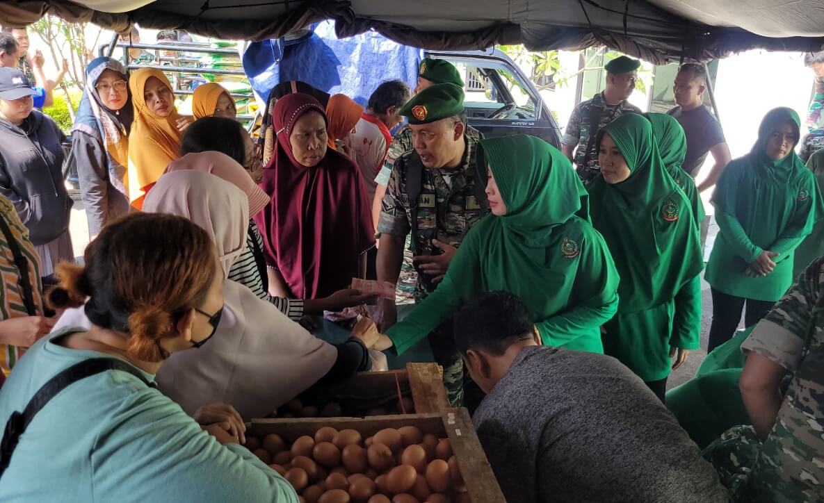 Bazar di Kodim Pekalongan, Warga Berbondong-bondong Beli Telur Rp23.500 Per Kilo