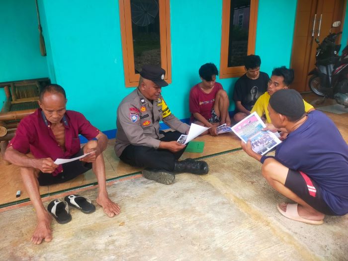 Bhabinkamtibmas Polsek Karanganyar Sosialisasikan Penerimaan Calon Anggota Polri