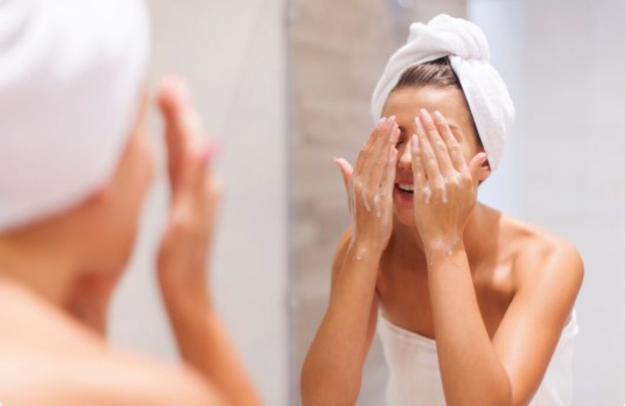 3 Merk Sabun Wajah Skintific yang Cocok untuk Kulit Bruntusan, Nggak Takut Jerawatan Lagi!