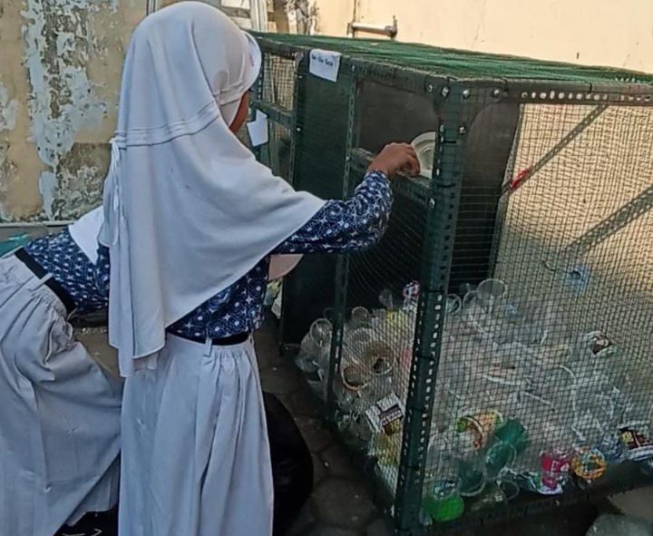 Hadapi Darurat Sampah, SDN Podosugih 1 Edukasi Siswa dan Orang Tua Siswa 