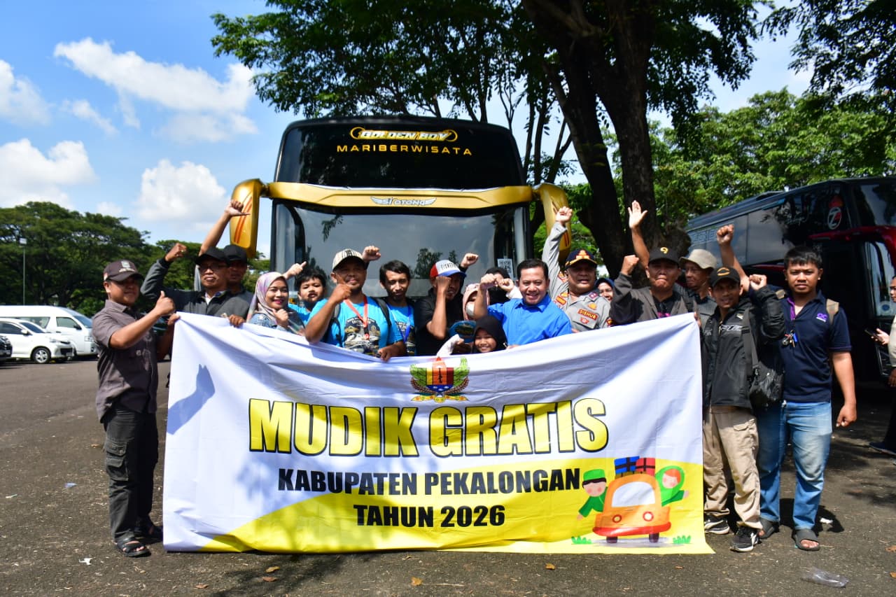 Plt Bupati Pekalongan Sukirman Ikuti Pelepasan Mudik Gratis, Lima Bus Pemudik Menuju Pekalongan