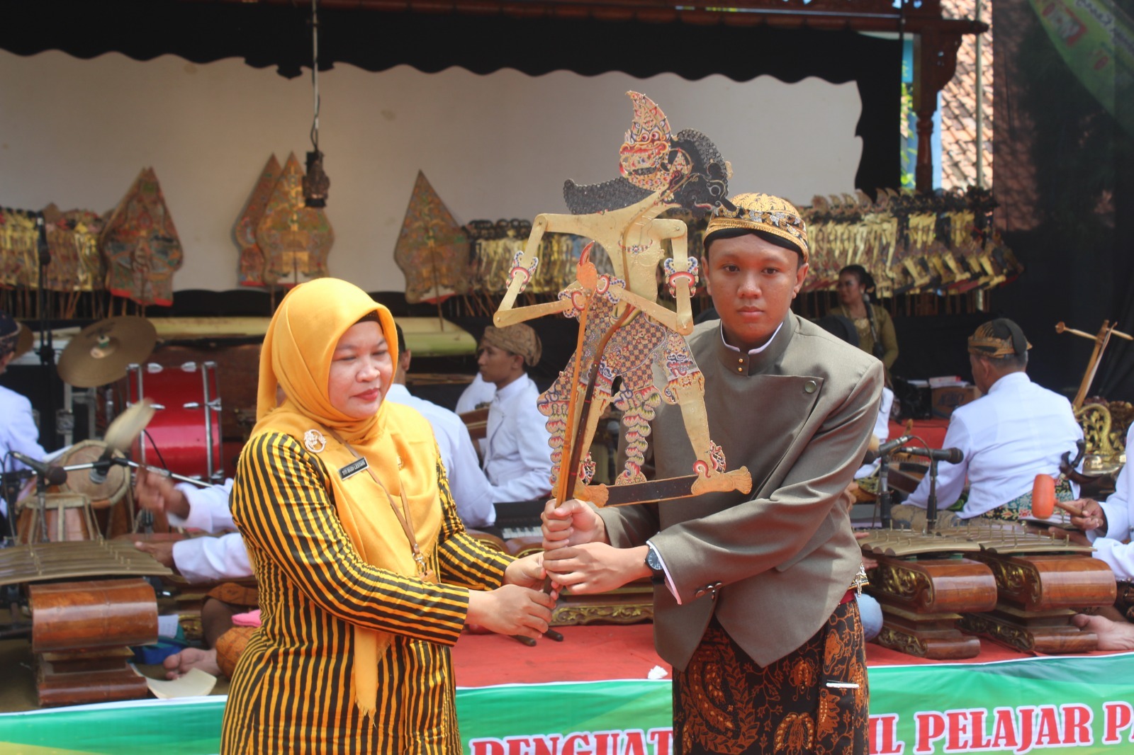 Meriahnya Semarak Dies Natalis ke-45 SMPN 2 Comal, dari Pagelaran Wayang sampai Kirab Budaya dan Bazar