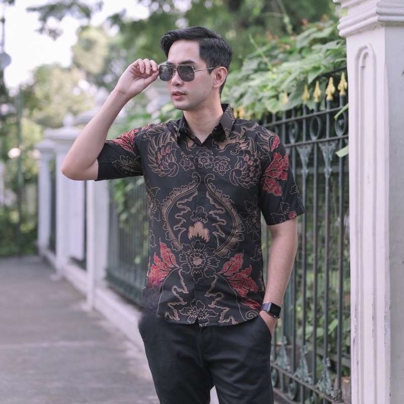 Rekomendasi Batik Pria Lengan Pendek untuk Tampilan Kasual yang Elegan