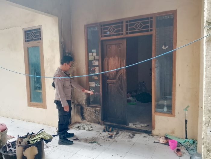 Rumah Warga Desa Kebonrowopucang Diduga Dibakar