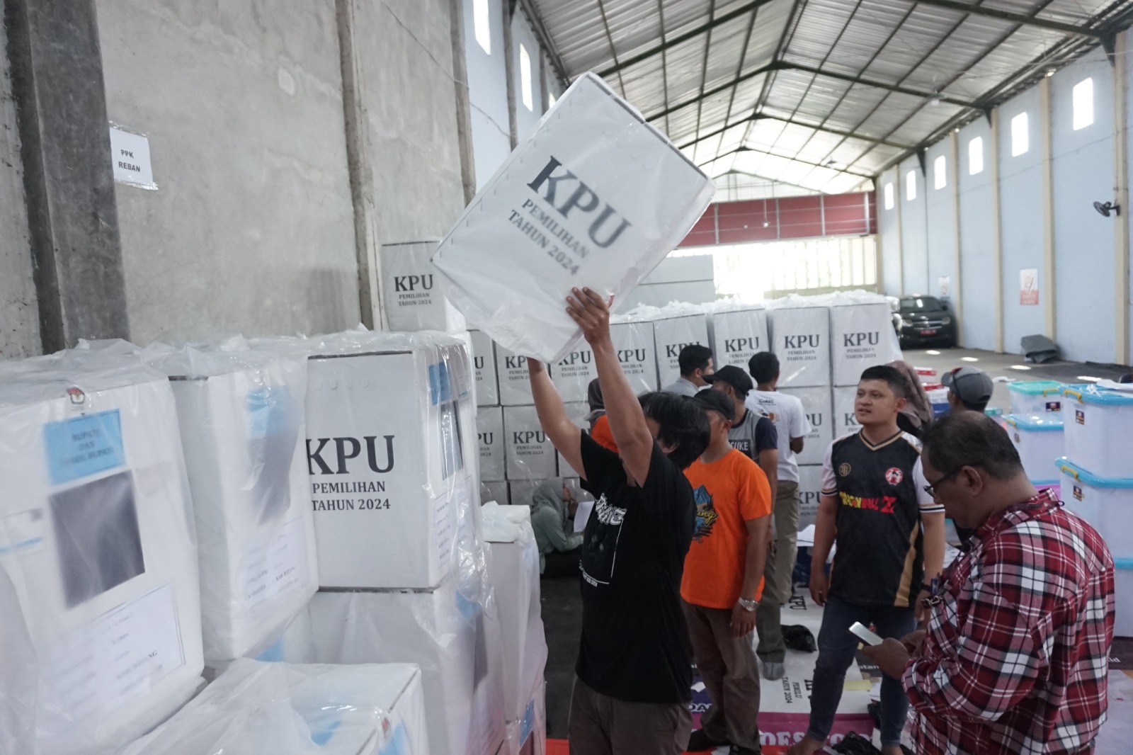 Seminggu Jelang Pilkada, KPU Batang Mulai Kemasi Logistik