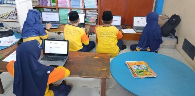 Tujuh Siswa MIM Kauman Antusias Ikuti Simulasi Olimpiade Sains Kuark 2025