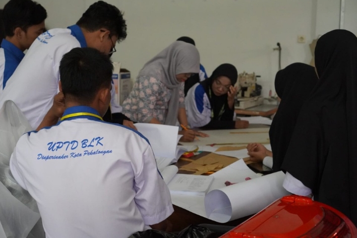 Lewat Pelatihan Menjahit, Pemkot Pekalongan Buka Peluang Kerja Lebih Luas