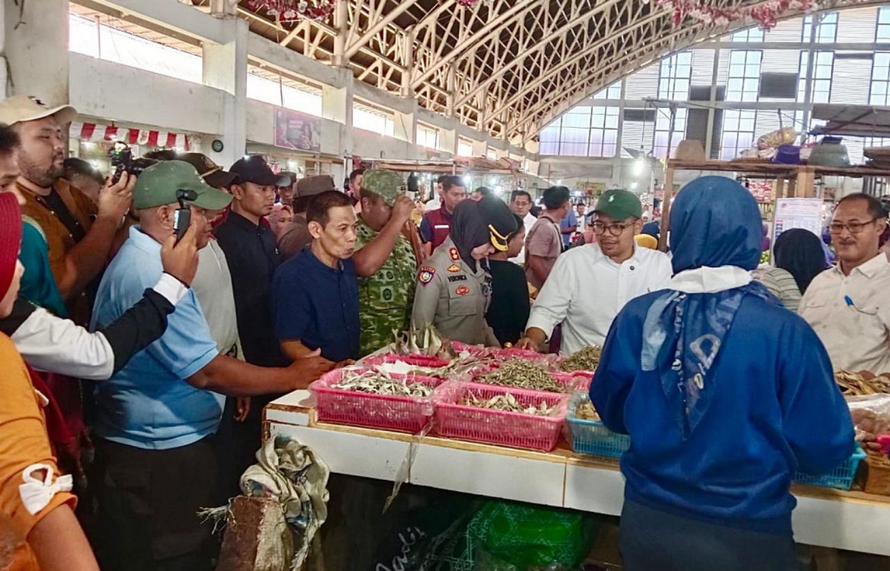 Jelang Lebaran, Bupati Batang Sidak Pasar Pantau Harga Pangan