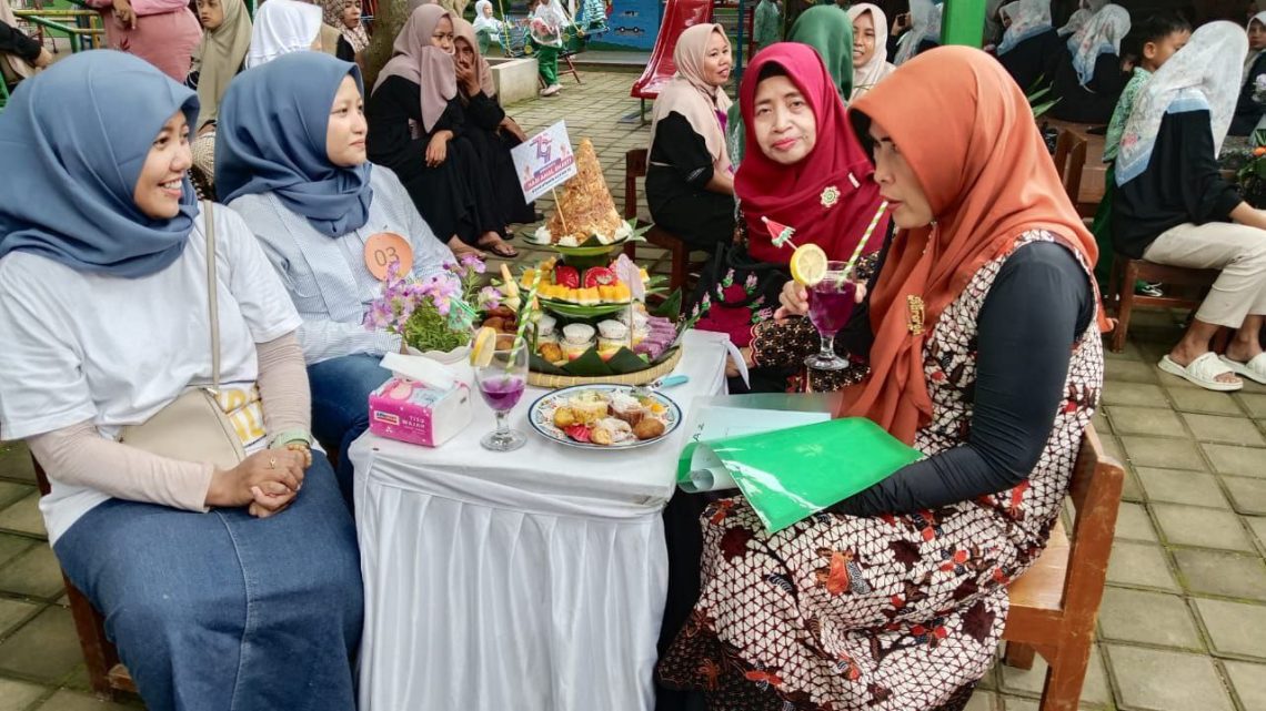 Meriahkan HAB Ke 79, RA Islamic Center Kedungwuni Gelar Lomba Tumpeng Berbahan Dasar Polowijo