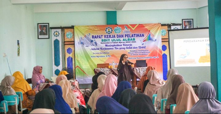 SDIT Ulul Albab Pekalongan Gelar Pelatihan Penanganan Gawat Darurat 