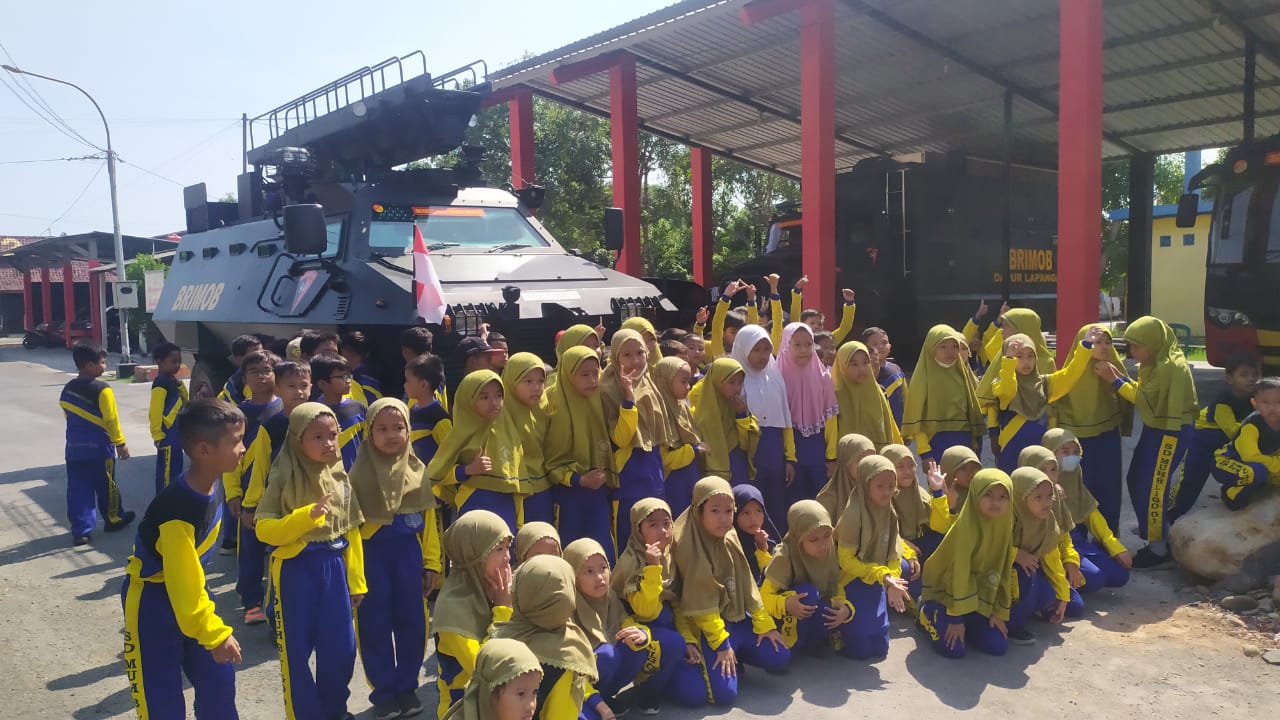 Siswa Siswi SD Muhammadiyah Bligo 01 Belajar dan Bermain di Mako Brimob Pekalongan