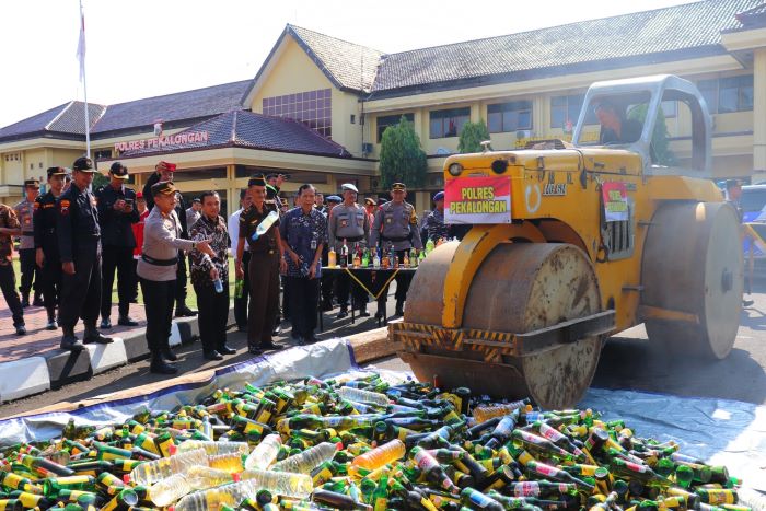 Polres Pekalongan Musnahkan 3.010 Botol Minuman Keras, Hasil Operasi Pekat di Bulan Ramadhan 2024