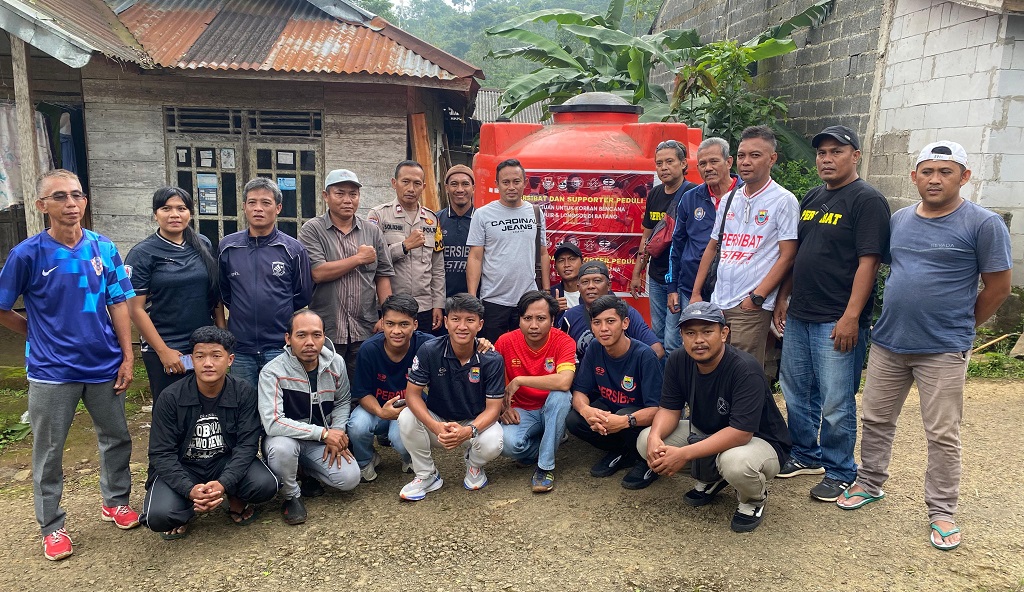 Peduli Bencana, Persibat Batang dan 4 Elemen Suporter Bersatu Salurkan Bantuan untuk Korban Banjir dan Longsor