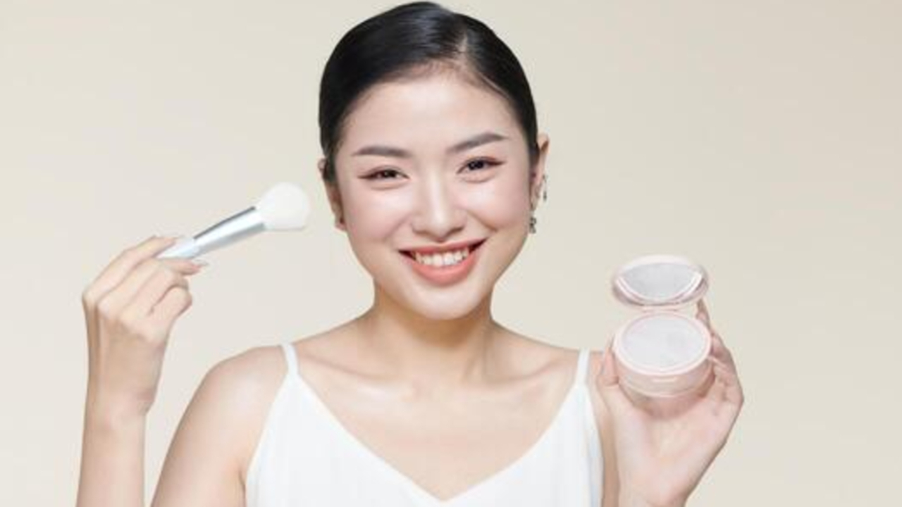 4 Bedak yang Murah dan Bagus di Wajah Berflek Hitam, Bikin Glowing Seharian