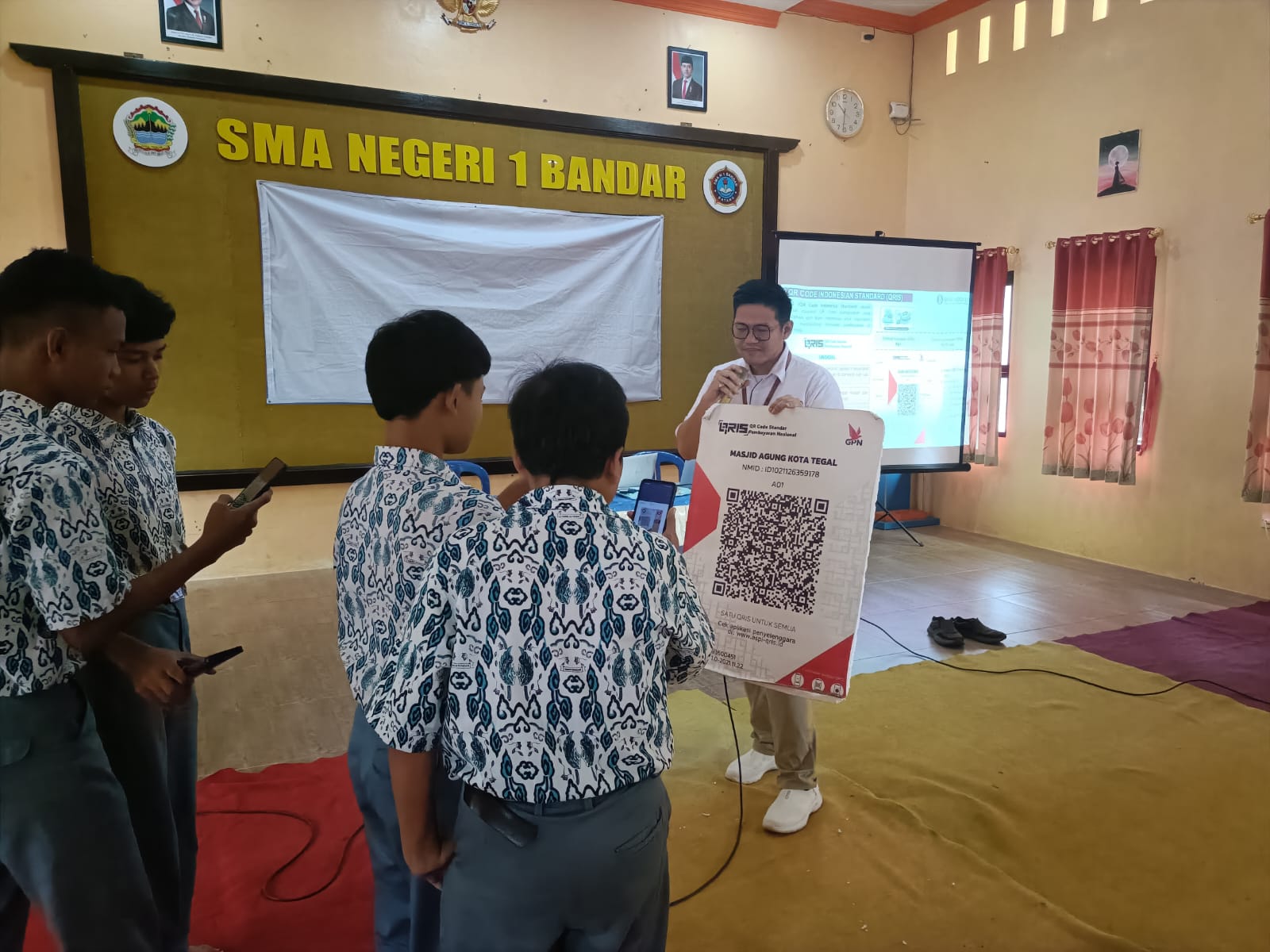 Gencarkan Literasi Keuangan, Pelajar SMAN 1 Bandar Dikenalkan Pembayaran Non Tunai hingga Edukasi Cinta Rupiah