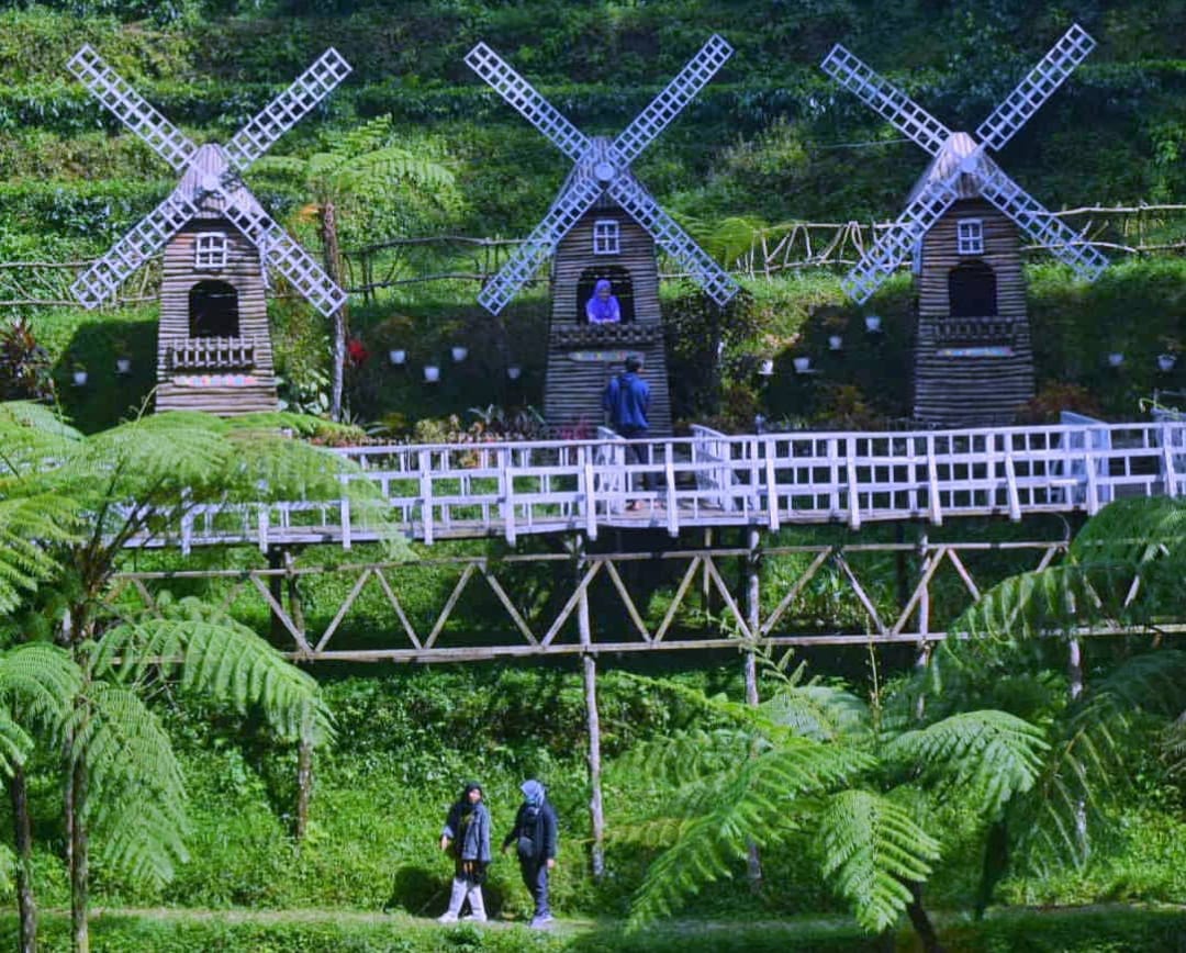 Kunjungan Wisata Batang Saat Lebaran Menurun, Bupati Faiz Imbau Masyarakat Liburan di Daerah Sendiri