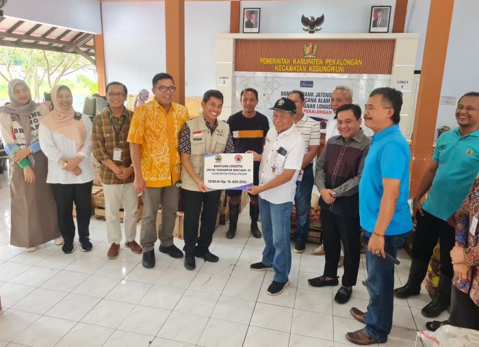 Wakil Ketua DPRD Jateng M Saleh Dan Bank Jateng Salurkan Bantuan Korban Bencana Alam di Pekalongan