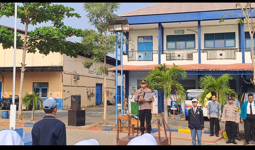 Jadi Pembina Upacara di SMK Muhammadiyah Bligo, Kapolsek Buaran Beri Wejangan untuk Peserta Didik