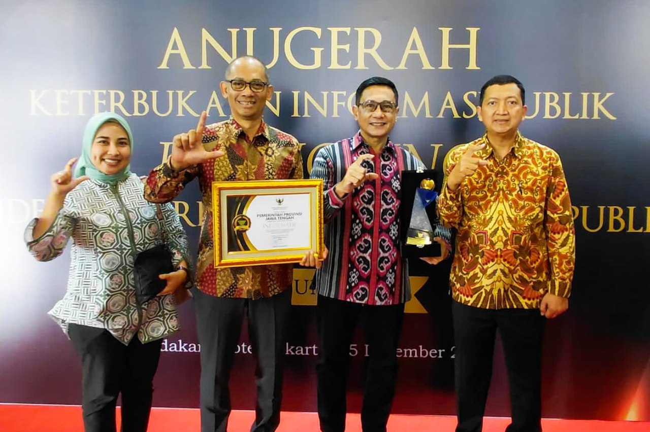 Sediakan Berbagai Kanal Informasi, Pemprov Jateng Raih Anugerah Keterbukaan Informasi Publik 2025