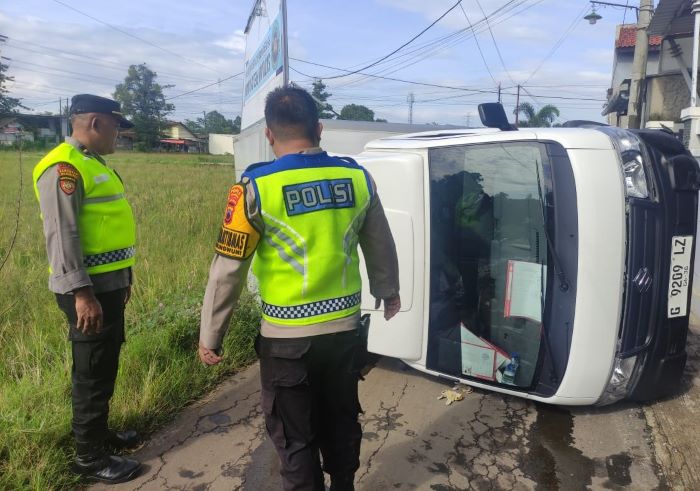 Mobil Pembawa MBG Terguling di Pakisputih, 8 Sekolah Tak Terima Jatah Makanan