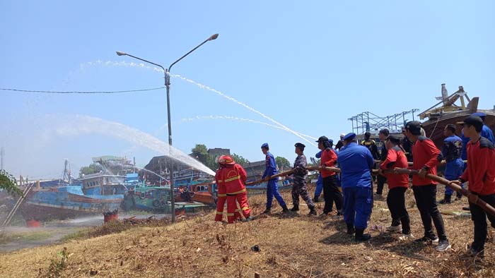 Antisipasi Kebakaran, Simulasi dan Pelatihan Pencegahan Kebakaran Kapal Digelar