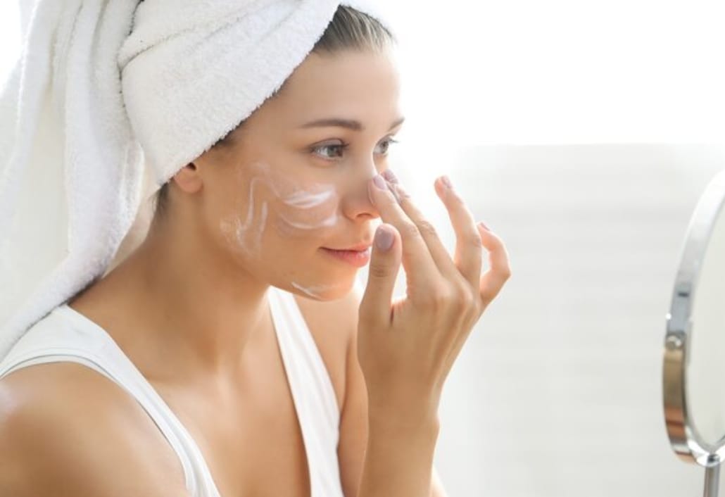 3 Sunscreen Muka Terbaik Spf 50 Untuk Memutihkan Dan Menghilangkan Noda