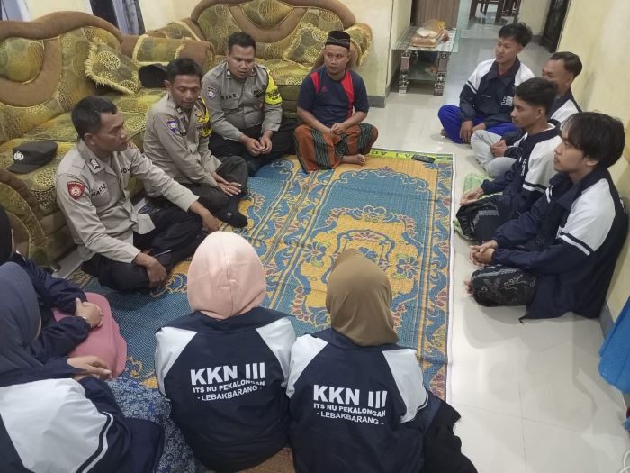 Sambangi Posko KKN Mahasiswa ITS NU Pekalongan di Desa Timbangsari, Bhabinkamtibmas Lebakbarang Sampaikan Ini