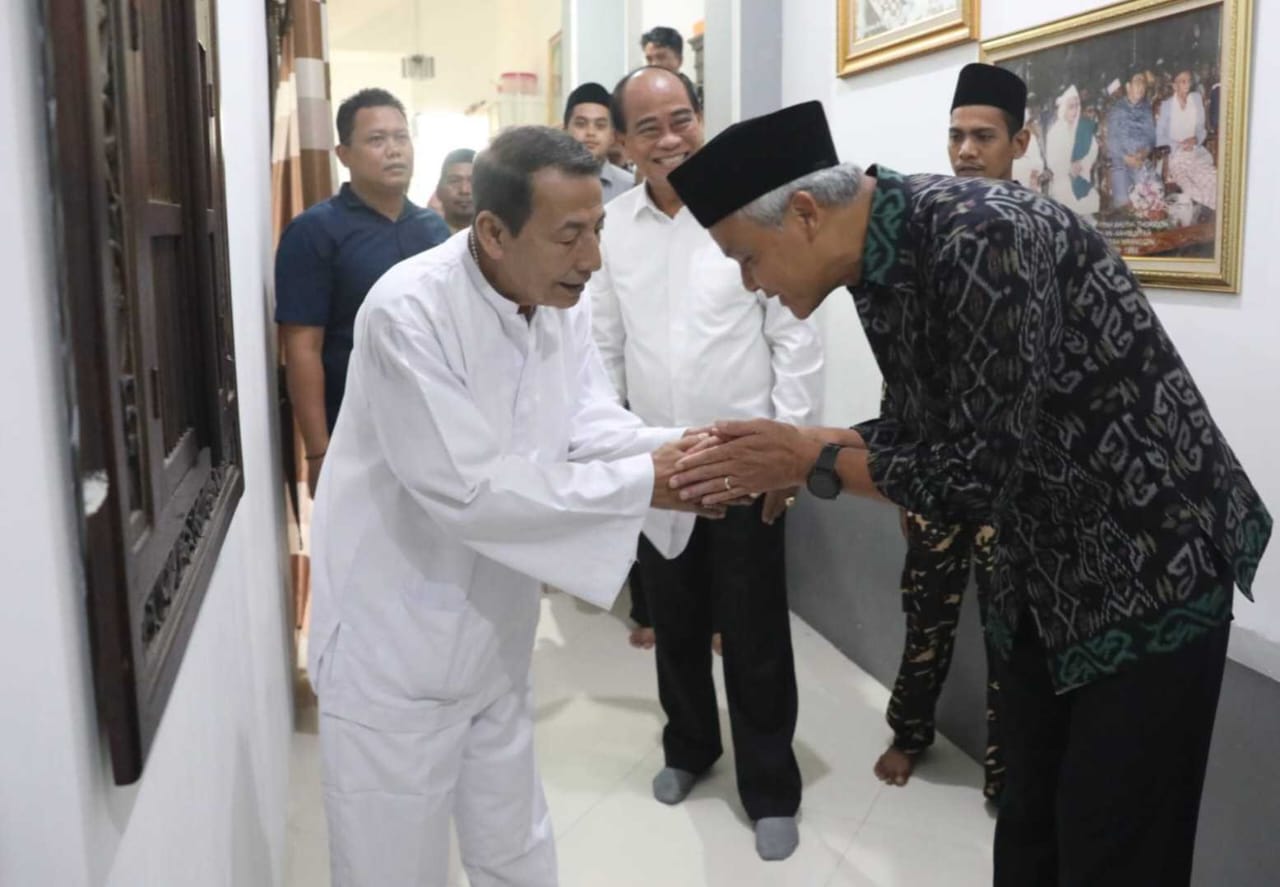 Silaturahmi ke Habib Luthfi, Ganjar : Beliau Cerita Bagaimana Bangsa dan Negara Ini Mesti Dikelola dengan Baik