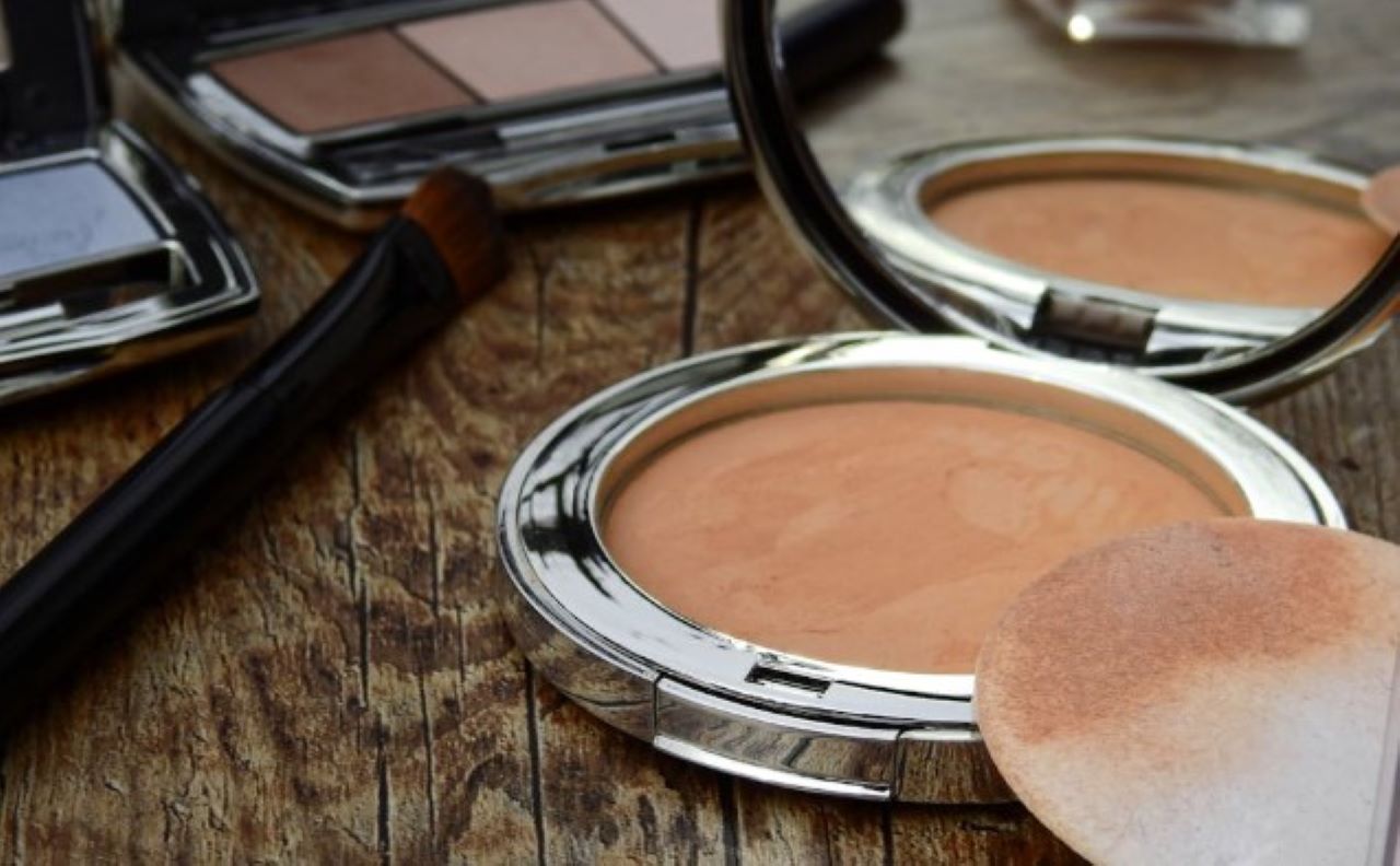 4 Merk Bedak untuk Kulit Kering Saat Puasa, Bikin Wajah Tampak Lebih Segar dan Cerah 