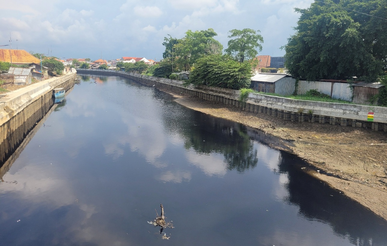 Sungai Loji Surut setelah Bendung Gerak Mulai Dioperasikan