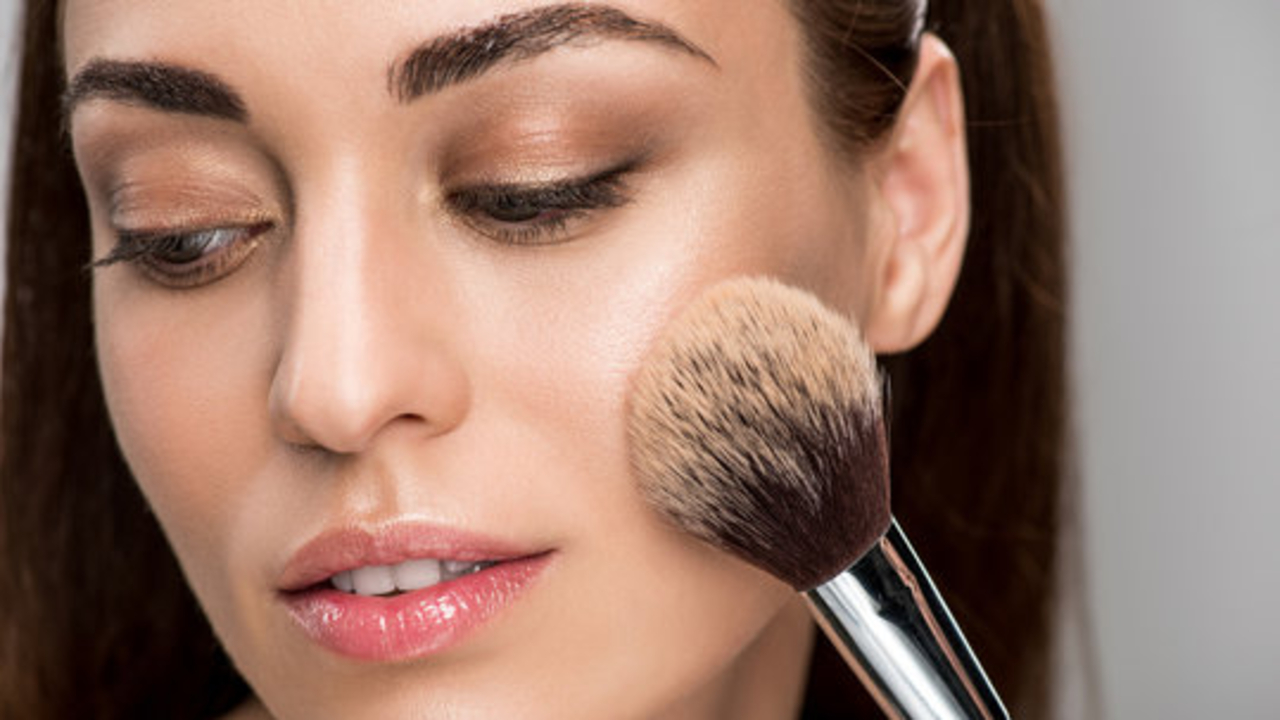 Inilah 5 Bedak Tabur untuk Usia 50 Tahun Ke Atas, Nomor 3 Paling Laris di Pasaran