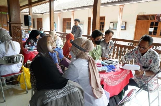 Pembelajaran Layanan Komunitas dalam Program Desa Binaan dan Interprofesional