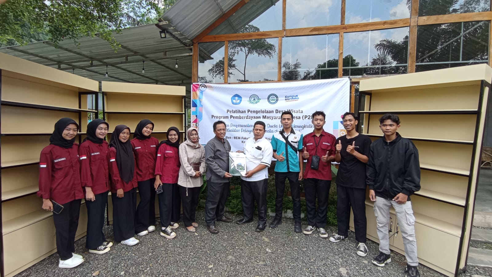 Warga Kayupuring Diberi Bantuan Alat Pengolah Cookies 