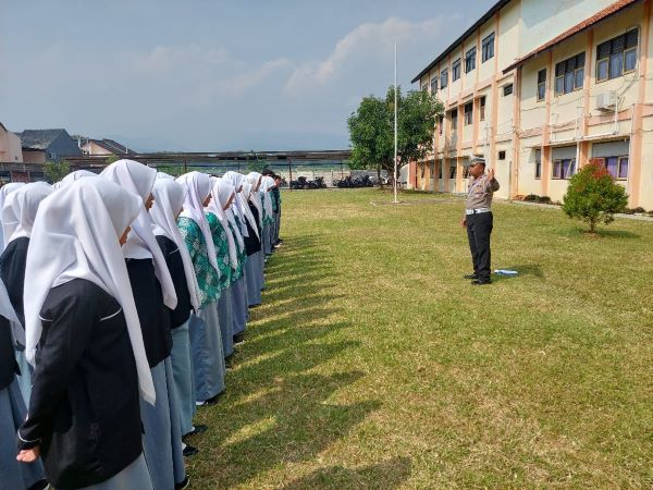 Unit Kamsel Satlantas Polres Pekalongan Bekali PKS SMK Muhammadiyah Karanganyar