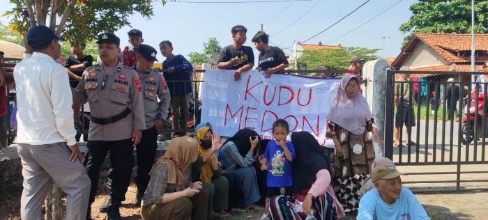 Dimosi Tidak Percaya Warga, Kades Sijambe Berhentikan Sekretaris Desa