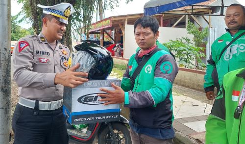 Sosialisasikan Larangan Penggunaan Knalpot Brong, Satlantas Polres Pekalongan Sasar Driver Ojol