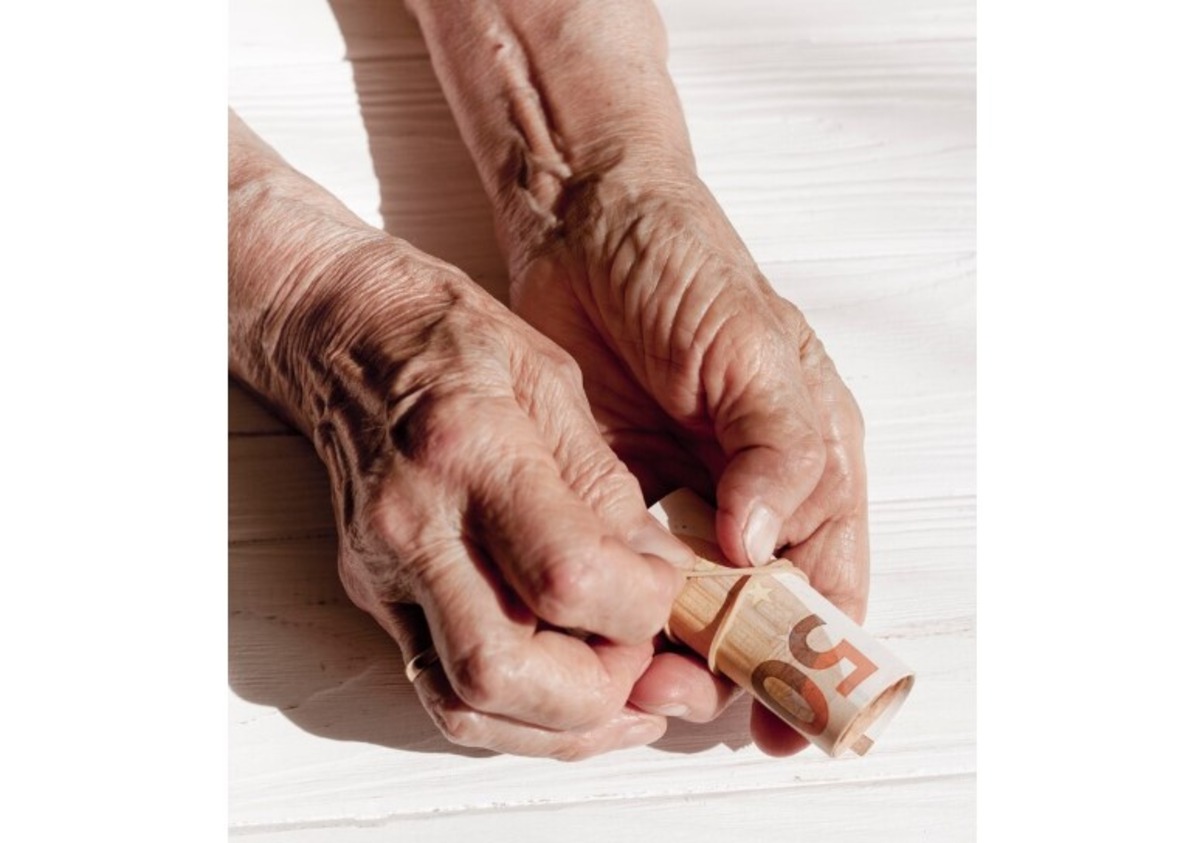 Memberi Jatah Gaji Bulanan Kepada Orang Tua, Berapa sih Idealnya? Jangan Slah Paham