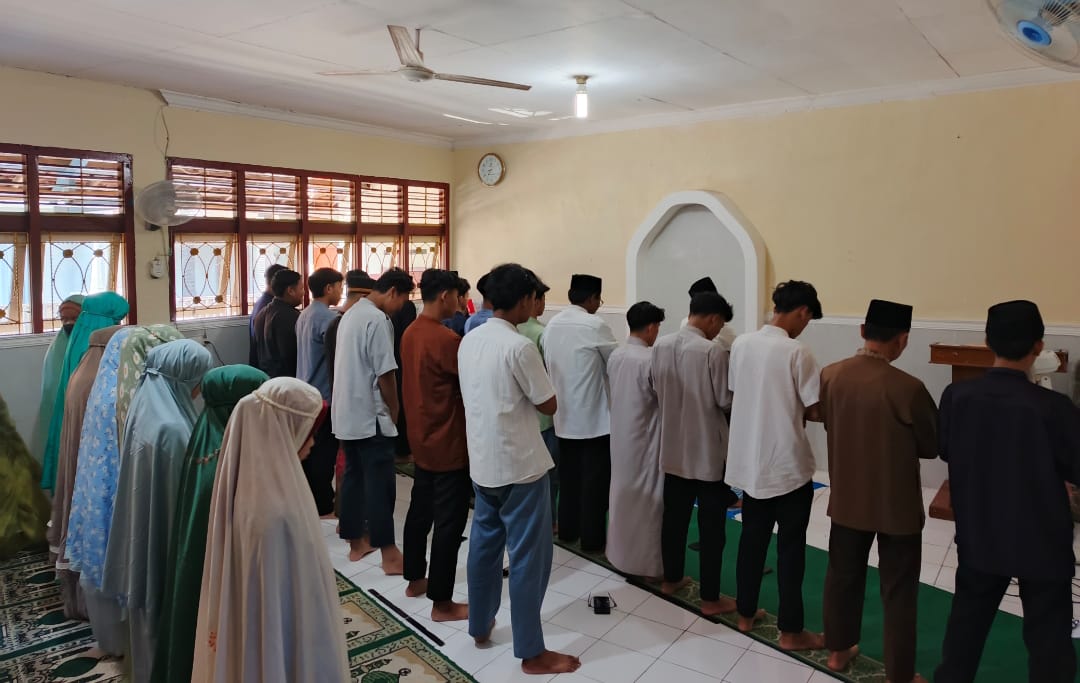 MAM Batang Terapkan Salat Berjamaah dan Kultum Harian untuk Perkuat Karakter Siswa