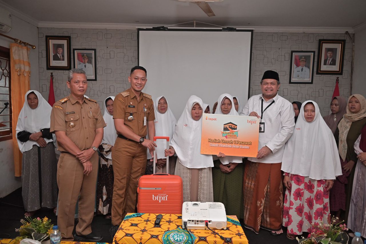 Kekompakan Sentra Sentul Satu BTPN Syariah di Batang Antar Sembilan Nasabah ke Tanah Suci