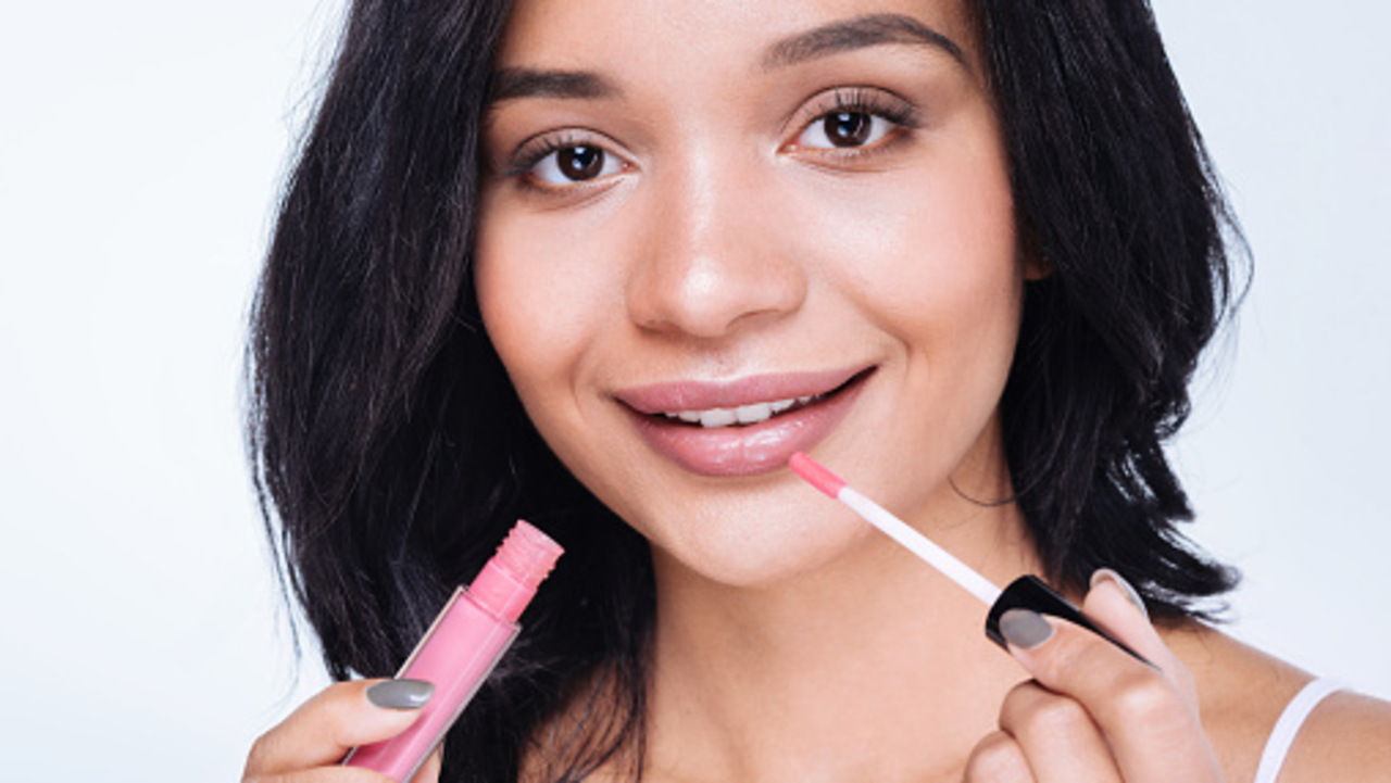 4 Lip Serum Murah dan Bagus untuk Bibir Hitam yang Kering