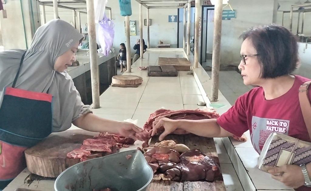 Minim Pembeli, Kios Daging Sapi Masih Sepi Pedagang