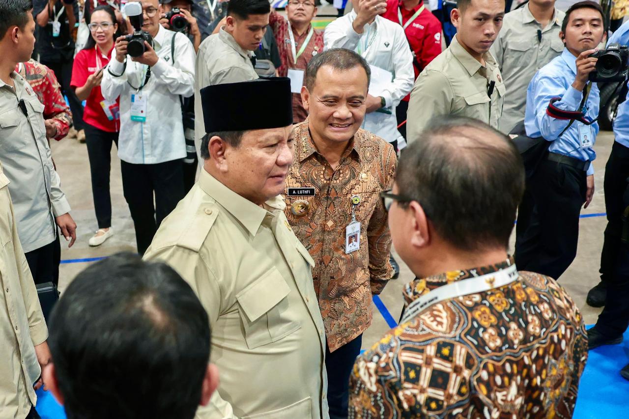 Pemerintah Daerah di Jateng Beli Bus Listrik, Prabowo Puji Gubernur Ahmad Luthfi