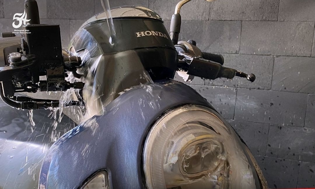 3 Cara Membersihkan Mesin dengan Campuran Bensin, Dijamin Kinclong Seperti Baru!