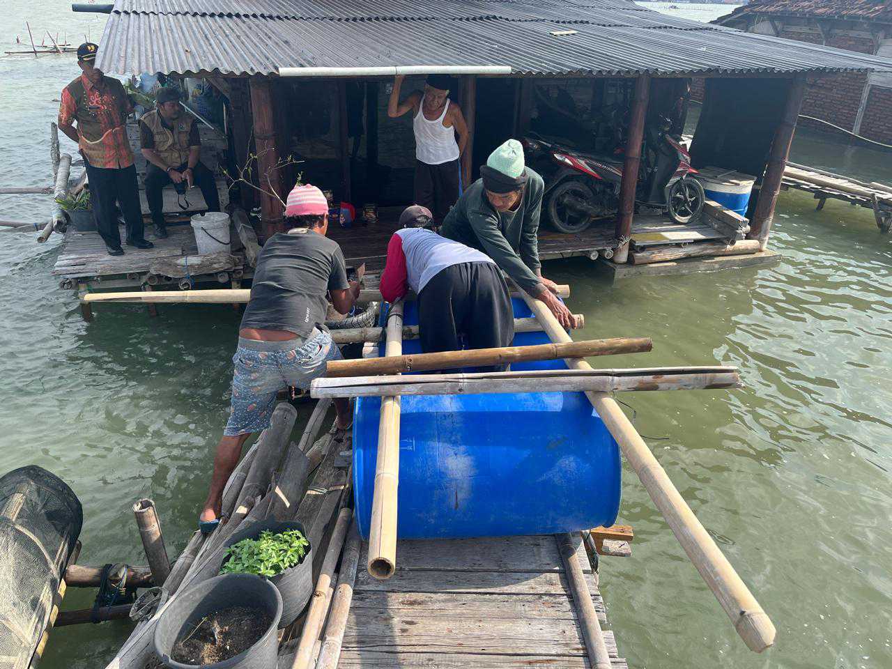 Pemprov Jateng Bangunkan Rumah Apung untuk Warga Terdampak Rob Demak
