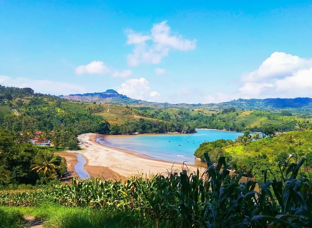 Cocok untuk Melepas Penat, 5 Pantai Pasir Putih di Tulungagung Ini Siap Membuat Liburanmu Berkesan!