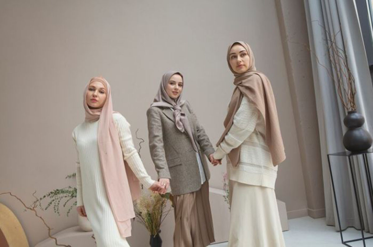 Tren Fashion Ramadhan: Coba Cek Tren Warna Outfit Lebaran 2024 Berikut Ini! Kamu Sekeluarga Pasti Suka!