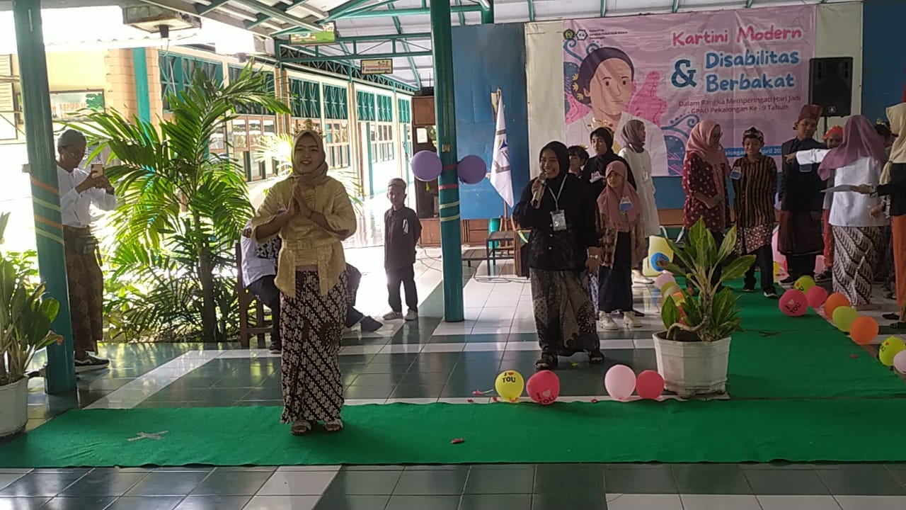 Peringatan Harlah GPAD Pekalongan Disatukan dengan Hari Kartini, Siswa SLB Tampil Percaya Diri di Fashion Show