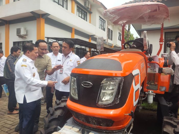 Genjot Swasembada Pangan, Pemkab Pekalongan Perkuat Petani Lewat Bantuan Alsintan