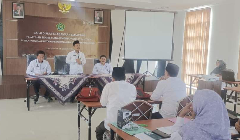 Kepala Kemenag Kabupaten Pekalongan Buka Diklat Manajemen Pondok Pesantren